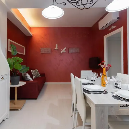 Lucky's House - 400mt To Metro A, 3 Bedrooms, 6-8 Pax, A-c, *