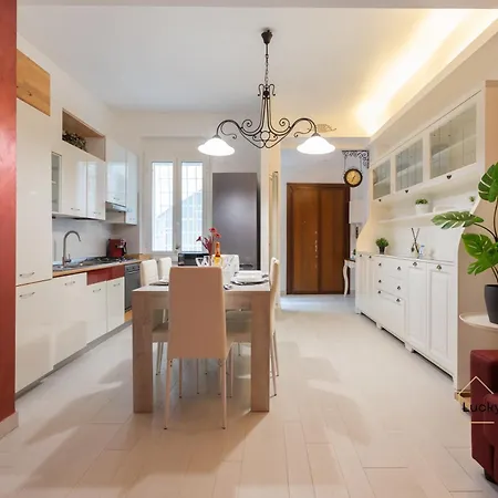 Apartment Lucky's House - 400mt To Metro A, 3 Bedrooms, 6-8 Pax, A-c, *