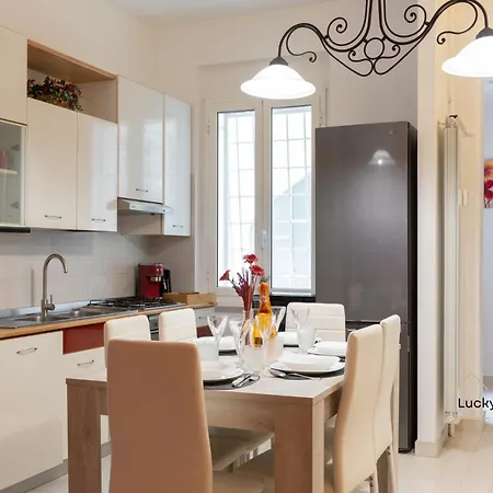 Apartment Lucky's House - 400mt To Metro A, 3 Bedrooms, 6-8 Pax, A-c, Rome