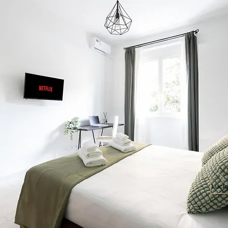 Apartment Lucky's House - 400mt To Metro A, 3 Bedrooms, 6-8 Pax, A-c, *