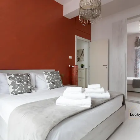 Lucky's House - 400mt To Metro A, 3 Bedrooms, 6-8 Pax, A-c, Apartment