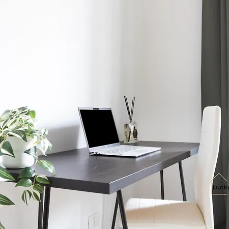 Lucky's House - 400mt To Metro A, 3 Bedrooms, 6-8 Pax, A-c, Rome