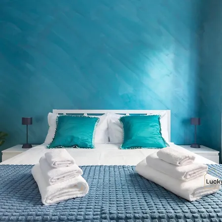 Apartment Lucky's House - 400mt To Metro A, 3 Bedrooms, 6-8 Pax, A-c,