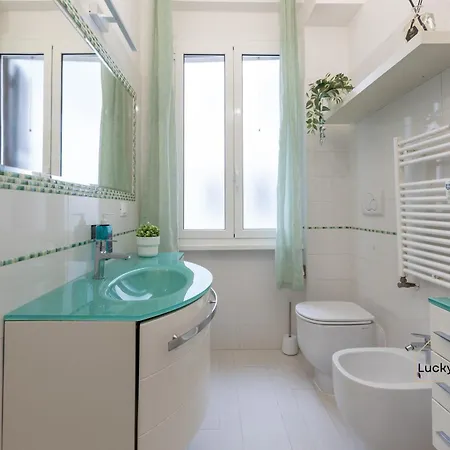Lucky's House - 400mt To Metro A, 3 Bedrooms, 6-8 Pax, A-c, Apartment Rome