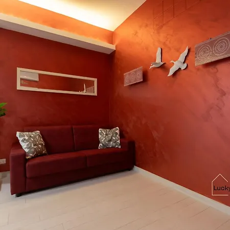 Apartment Lucky's House - 400mt To Metro A, 3 Bedrooms, 6-8 Pax, A-c, Rome