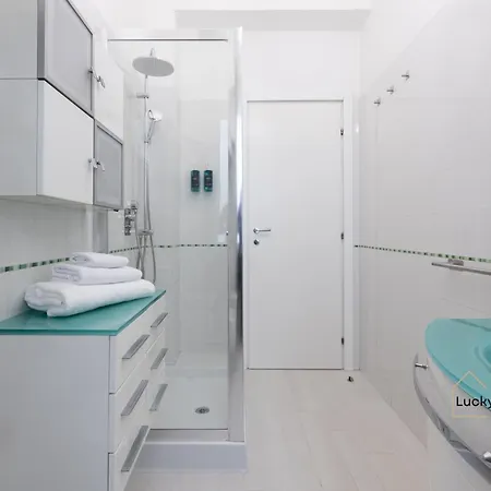 Lucky's House - 400mt To Metro A, 3 Bedrooms, 6-8 Pax, A-c, * Rome