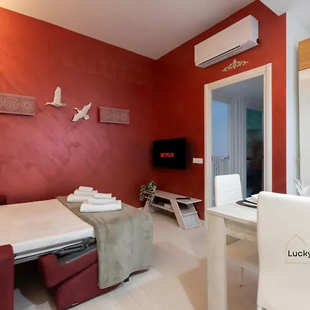 Lucky's House - 400mt To Metro A, 3 Bedrooms, 6-8 Pax, A-c, Rome