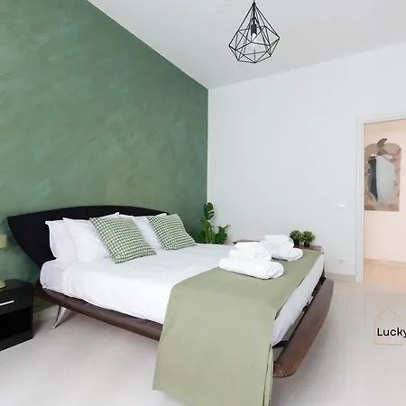 Lucky's House - 400mt To Metro A, 3 Bedrooms, 6-8 Pax, A-c,