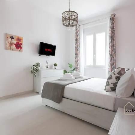 Apartment Lucky's House - 400mt To Metro A, 3 Bedrooms, 6-8 Pax, A-c,