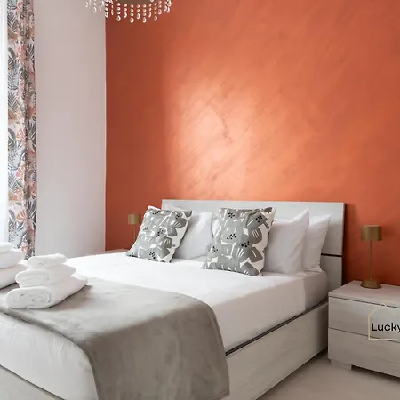Lucky's House - 400mt To Metro A, 3 Bedrooms, 6-8 Pax, A-c, Rome