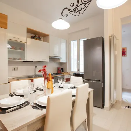 Lucky's House - 400mt To Metro A, 3 Bedrooms, 6-8 Pax, A-c,