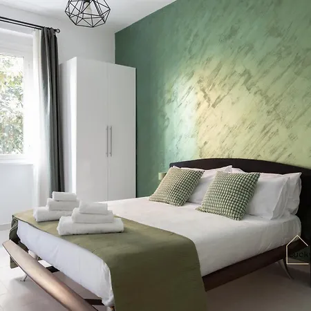 Lucky's House - 400mt To Metro A, 3 Bedrooms, 6-8 Pax, A-c, *