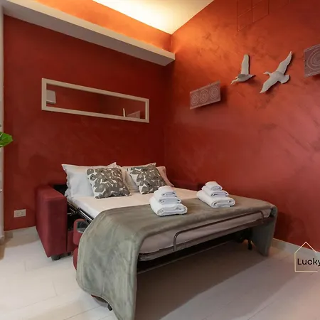 Lucky's House - 400mt To Metro A, 3 Bedrooms, 6-8 Pax, A-c, *